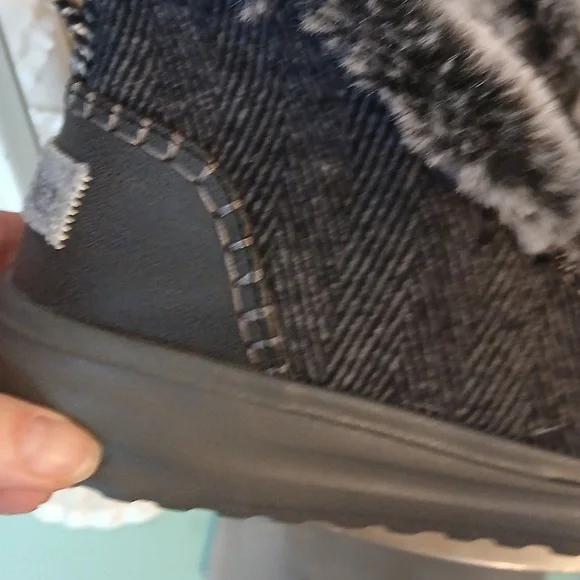 Nwot Hey Dude Size 7 Slip-ons - Picture 7 of 10